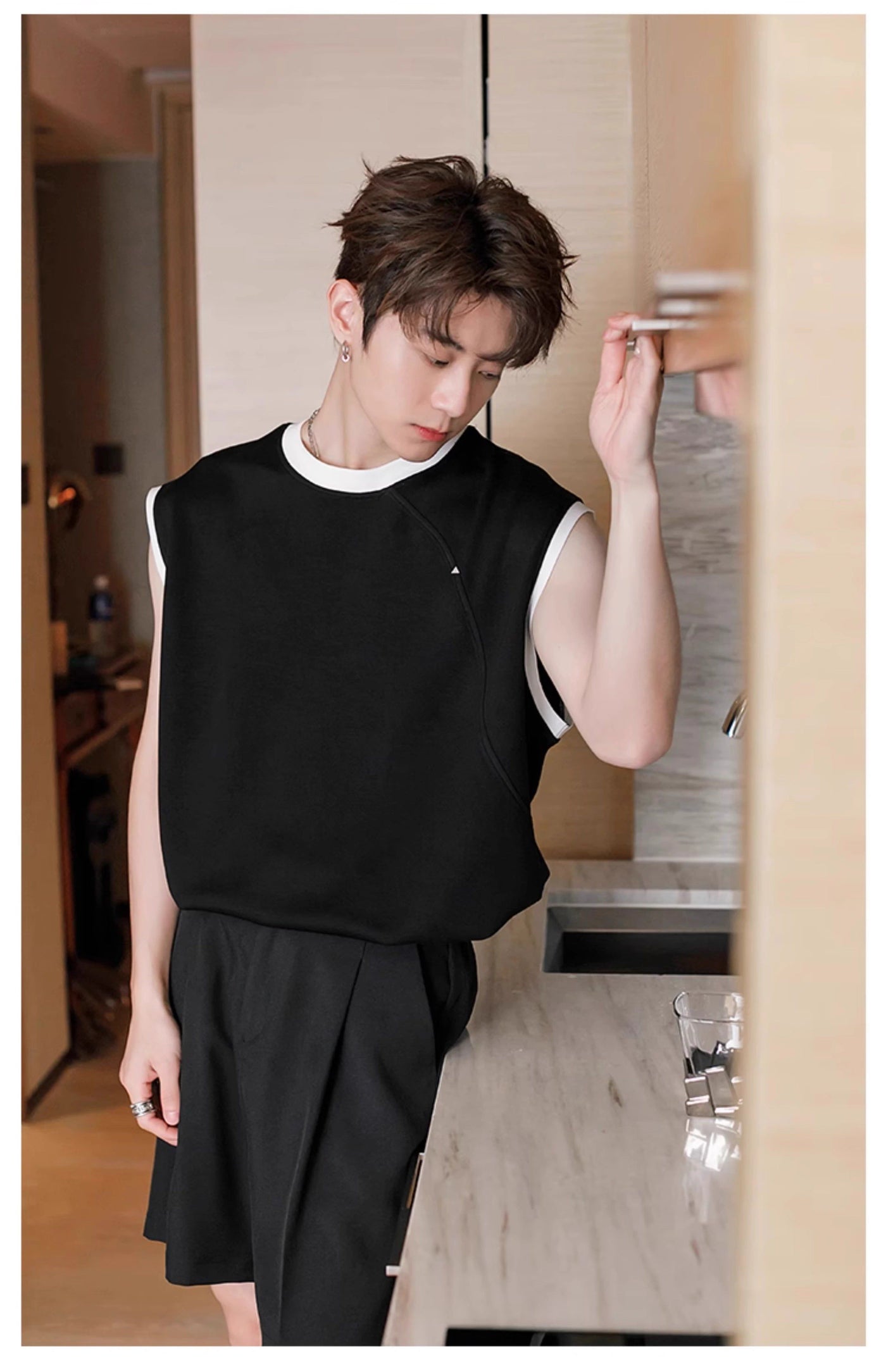 Chuan Contrast Outline Tank Top-korean-fashion-Tank Top-Chuan's Closet-OH Garments
