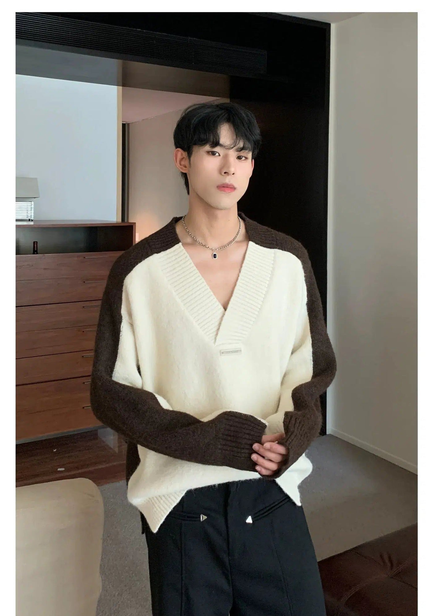 Cui Contrast Metallic Bar V-Neck Sweater-korean-fashion-Sweater-Cui's Closet-OH Garments