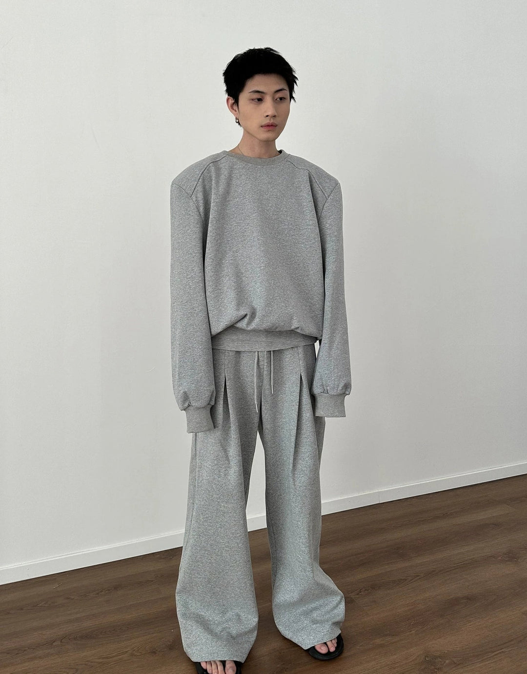 Gen Solid Shoulder Pad Crewneck Pleated Wide Sweatpants Set