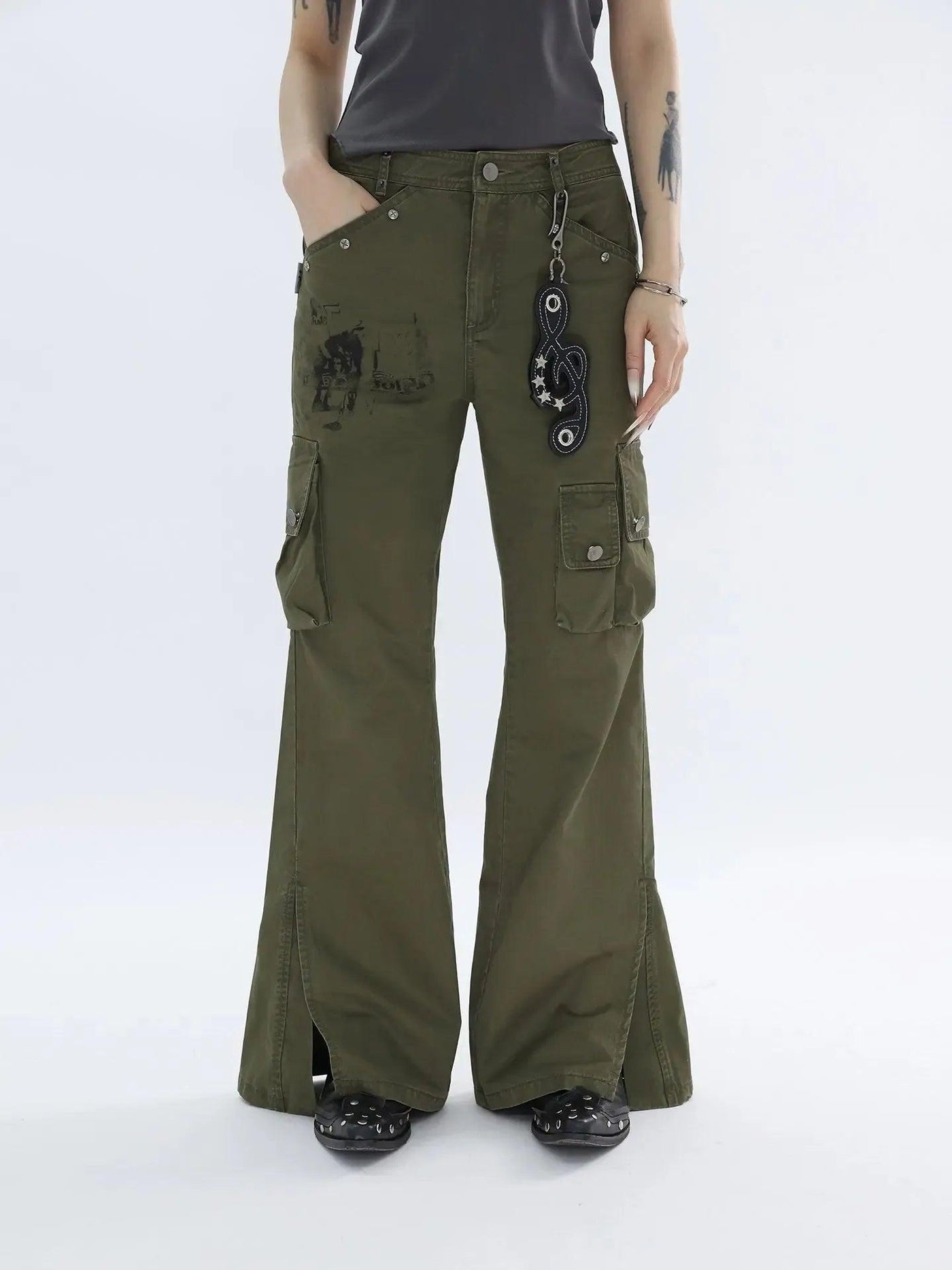 Kei Portrait Print Slit Cargo Pants-korean-fashion-Pants-Kei's Closet-OH Garments