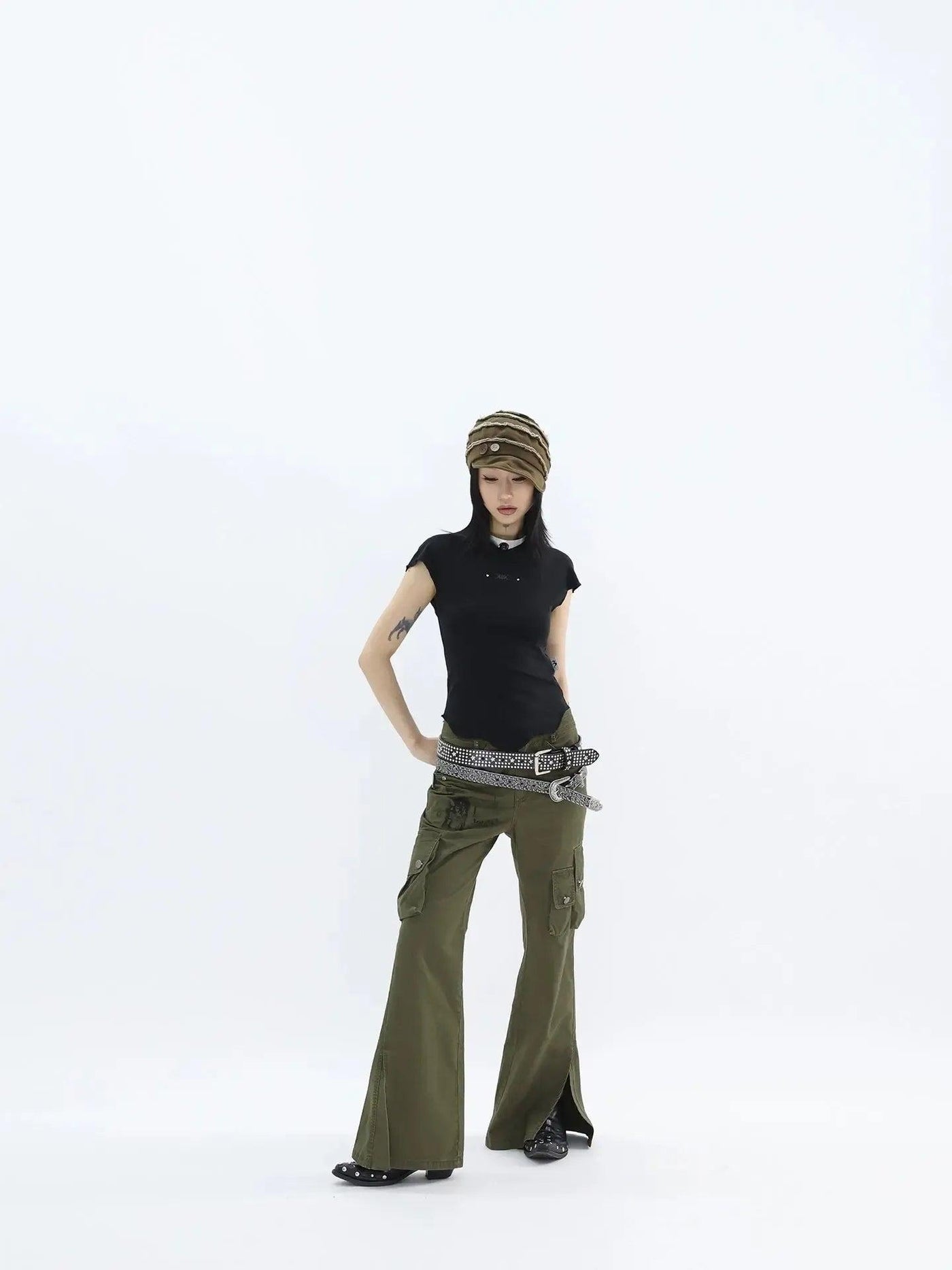 Kei Portrait Print Slit Cargo Pants-korean-fashion-Pants-Kei's Closet-OH Garments