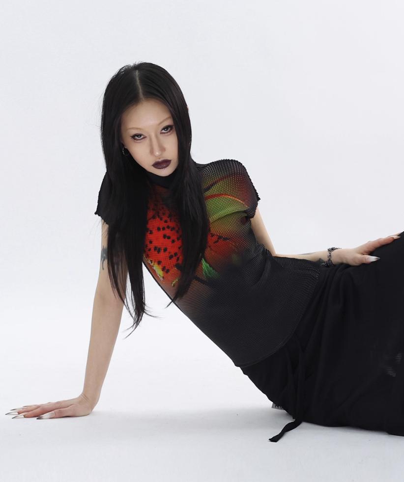 Kei Stretchy Pleats Graphic Mockneck-korean-fashion-Mockneck-Kei's Closet-OH Garments