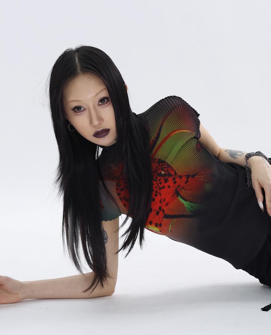 Kei Stretchy Pleats Graphic Mockneck-korean-fashion-Mockneck-Kei's Closet-OH Garments