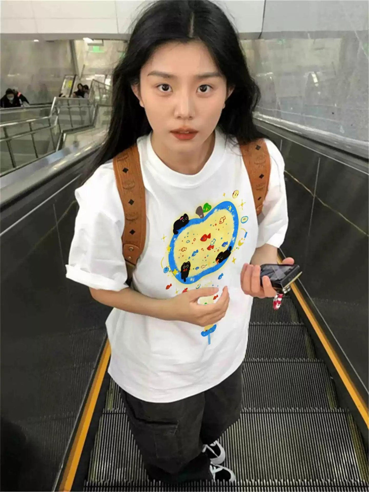 Mina Apple and Cat Graphic T-Shirt-korean-fashion-T-Shirt-Mina's Closet-OH Garments