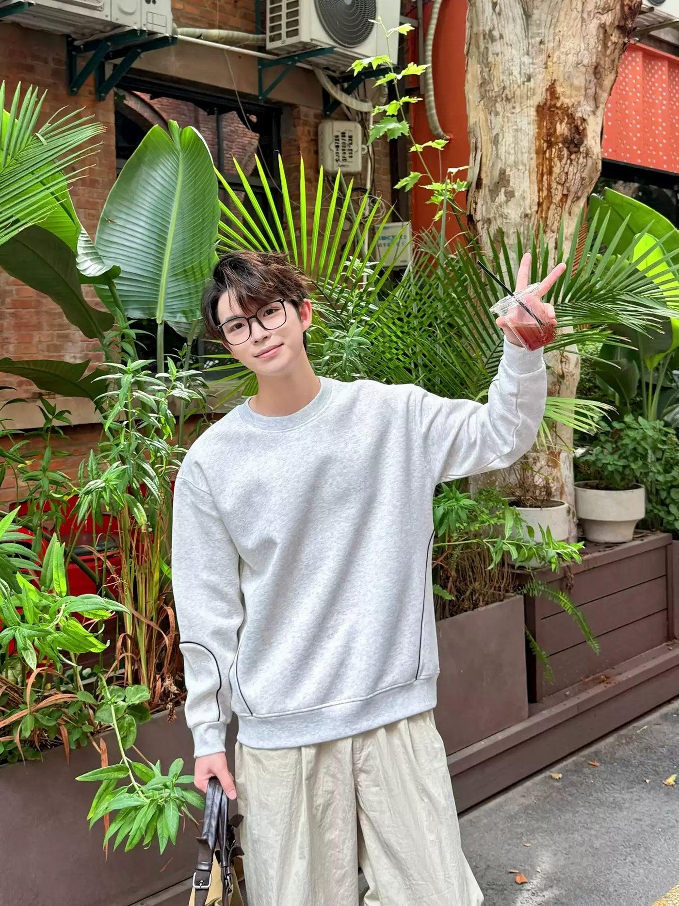 Zhou Clean Fit Contrast Piping Crewneck-korean-fashion-Crewneck-Zhou's Closet-OH Garments