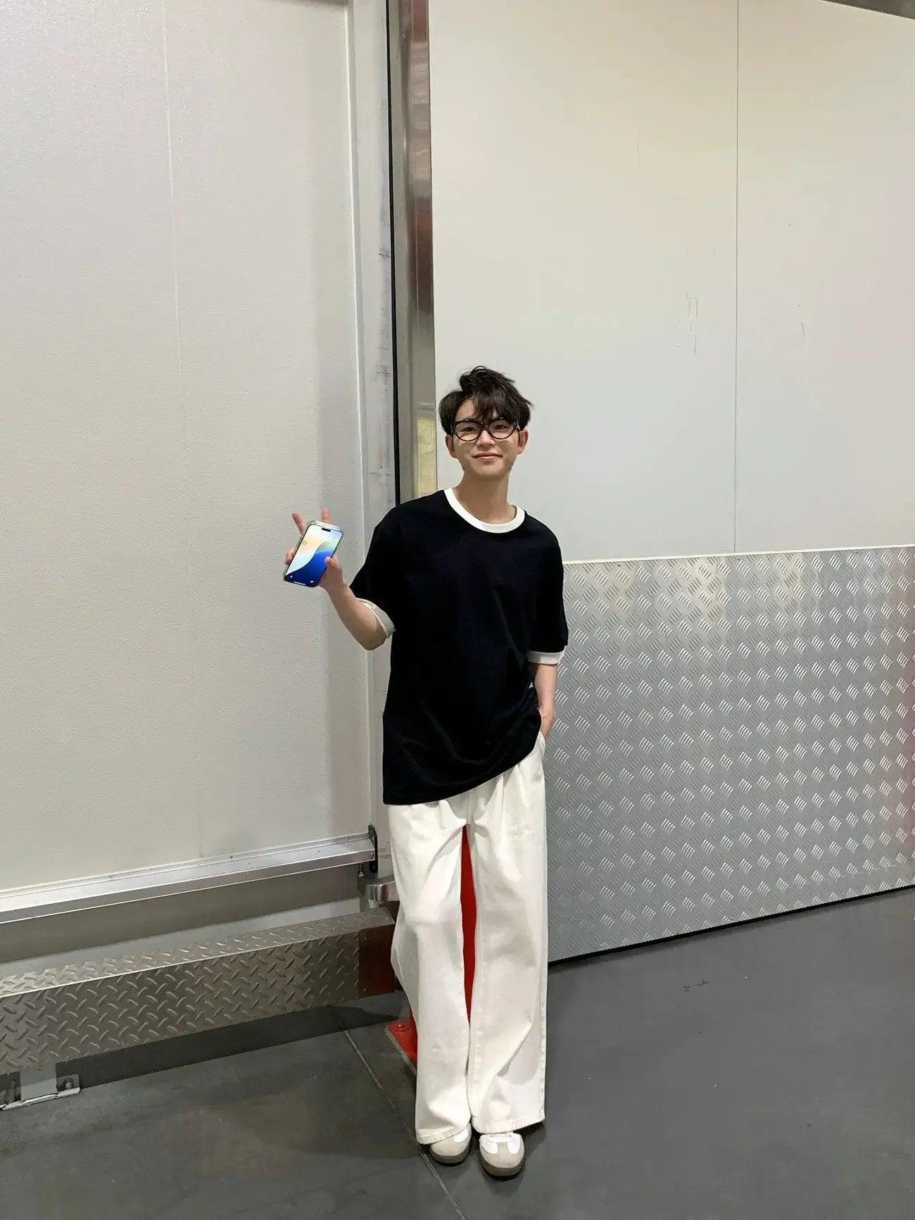 Zhou Contrast Color Hem T-Shirt-korean-fashion-T-Shirt-Zhou's Closet-OH Garments