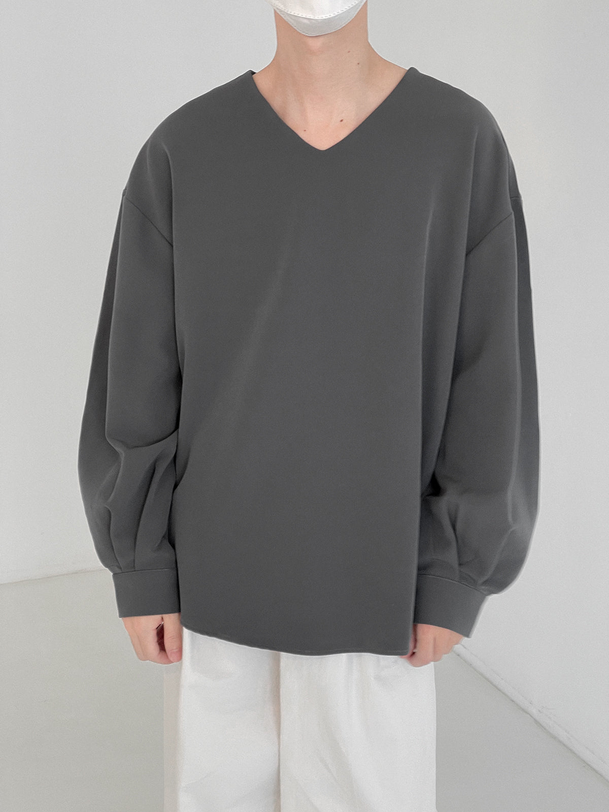 Zhou Essential Cuffed V-Neck Long Sleeve T-Shirt